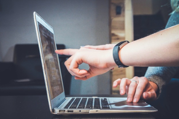 workers-looking-in-the-laptop